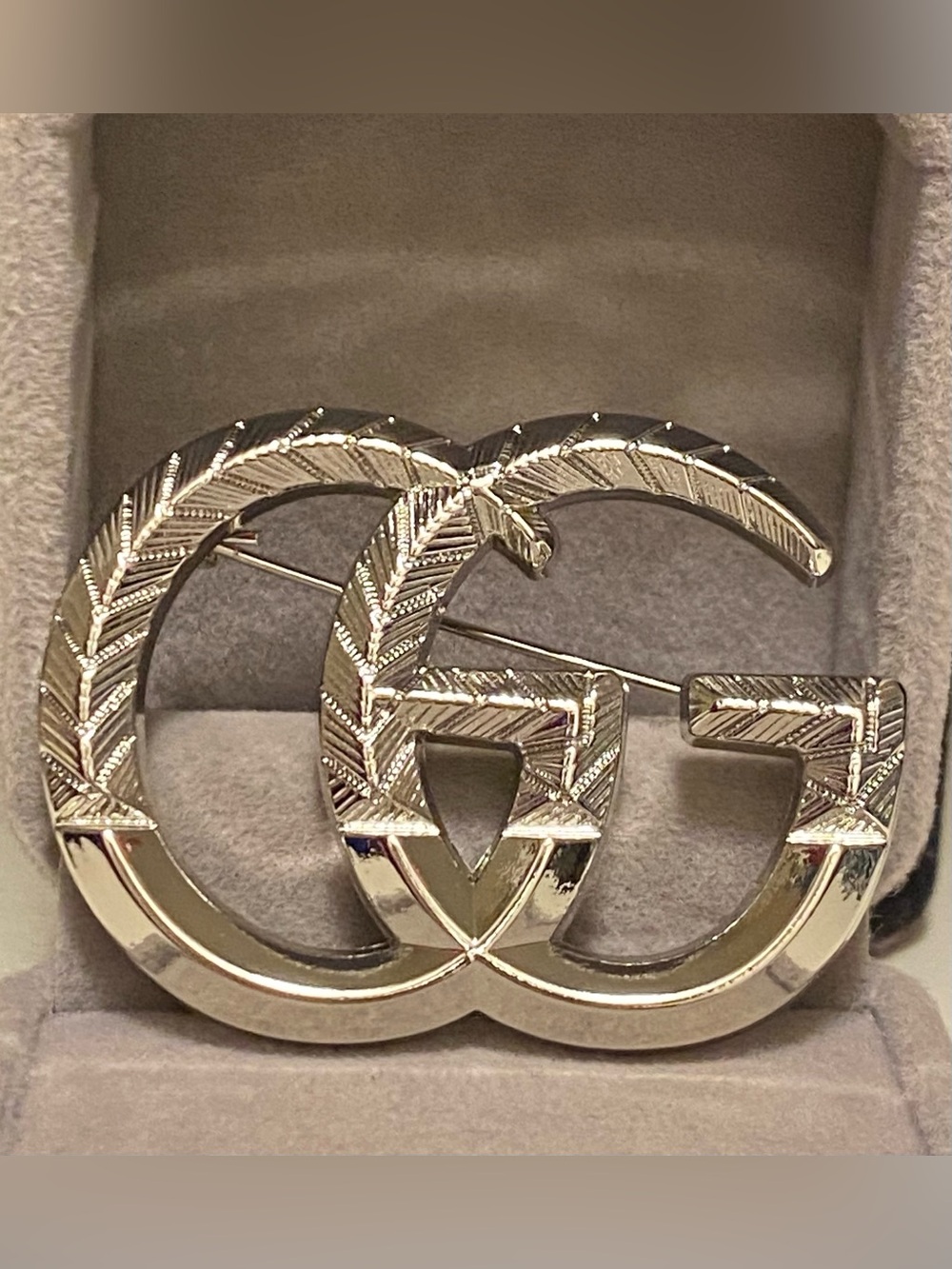 Fashion Jewelry Silver Textured Interlocking Luxury GG Brooch